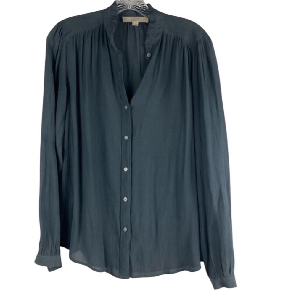 Loft medium petite button up blouse with ruffled collar in excellent condition